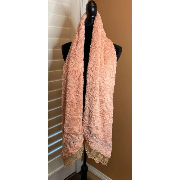 Chenille Style Faux Fur Scarf With Lace Pearl Detail Victorian NEW Dusty Rose #1 - Picture 1 of 5